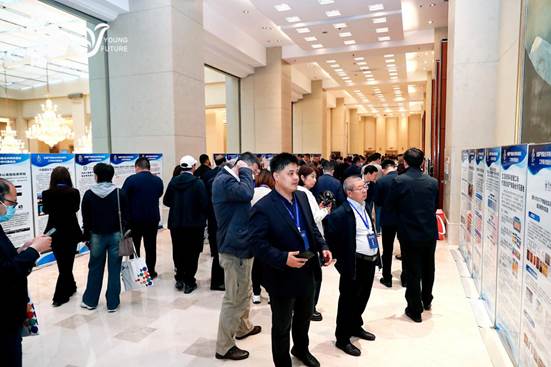 各地老师浏览展板互相交流